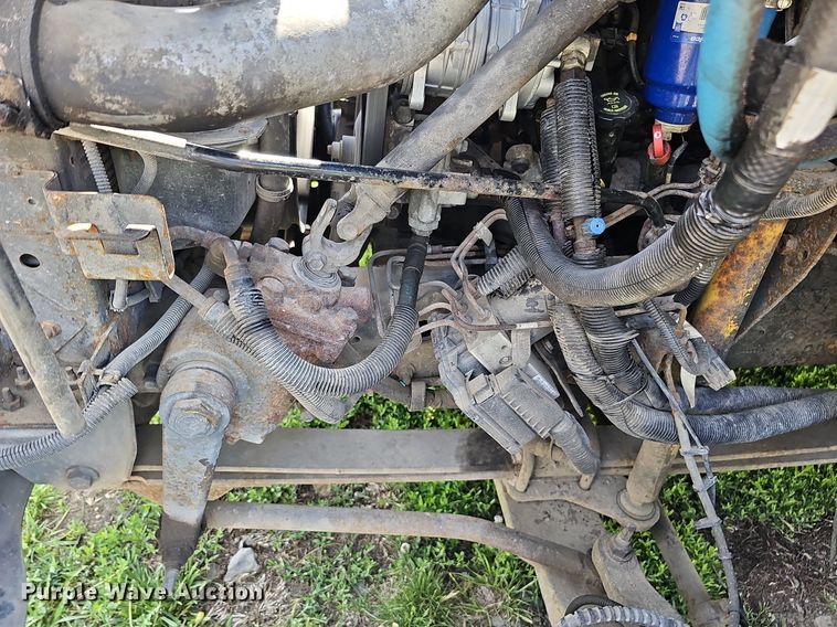 image for item DO4390 2006 GMC C5500  party bus