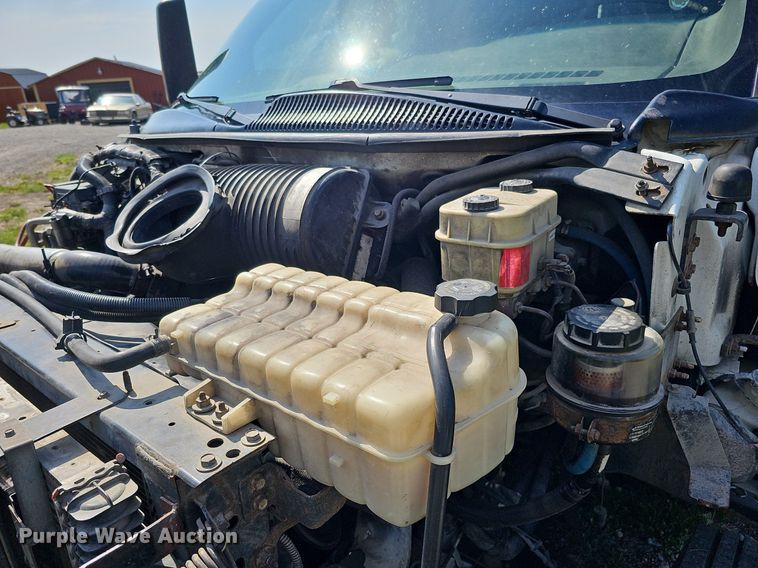 image for item DO4390 2006 GMC C5500  party bus