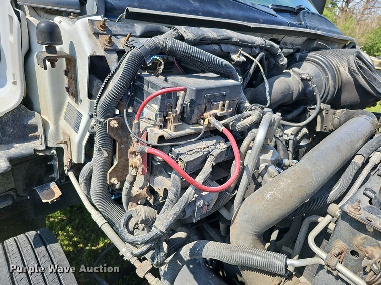 image for item DO4390 2006 GMC C5500  party bus