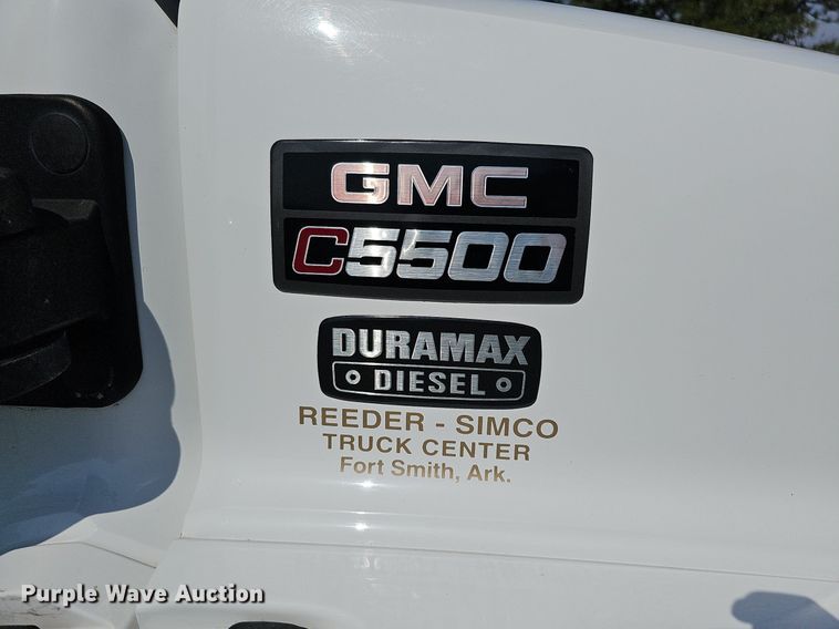 image for item DO4390 2006 GMC C5500  party bus