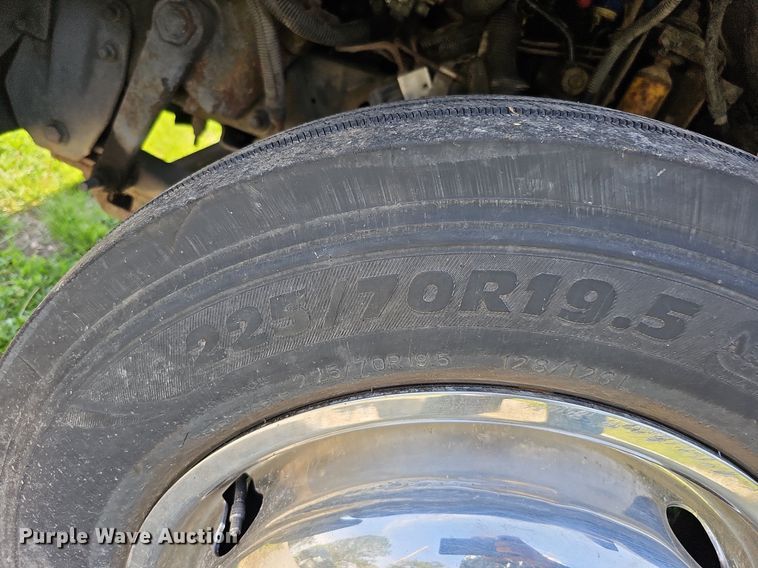 image for item DO4390 2006 GMC C5500  party bus