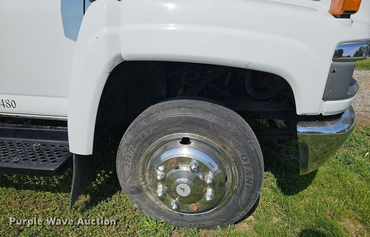 image for item DO4390 2006 GMC C5500  party bus