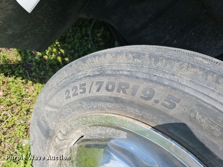 image for item DO4390 2006 GMC C5500  party bus