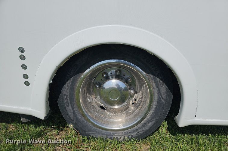 image for item DO4390 2006 GMC C5500  party bus