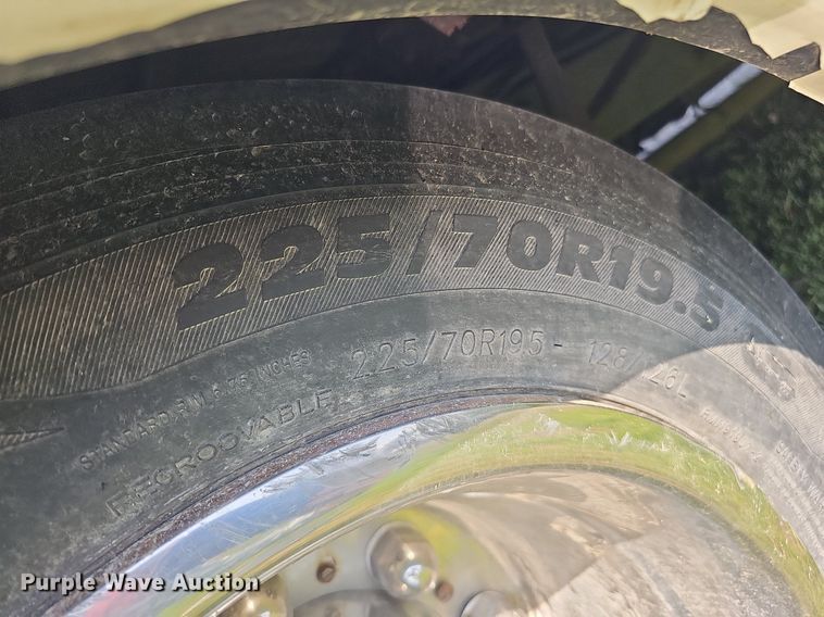 image for item DO4390 2006 GMC C5500  party bus