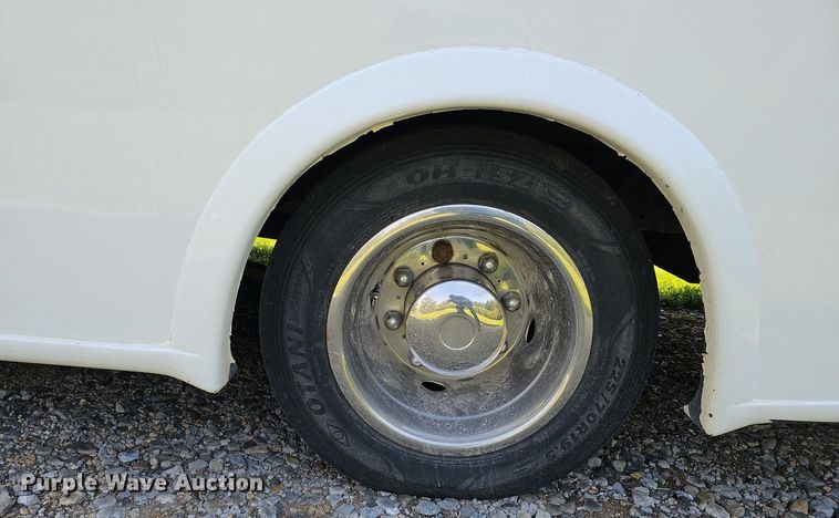 image for item DO4390 2006 GMC C5500  party bus