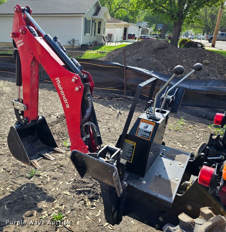 image for item DO4397 2016 Mahindra eMax 25S  MFWD tractor