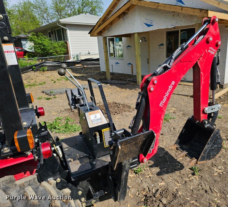 image for item DO4397 2016 Mahindra eMax 25S  MFWD tractor