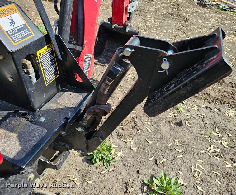 image for item DO4397 2016 Mahindra eMax 25S  MFWD tractor