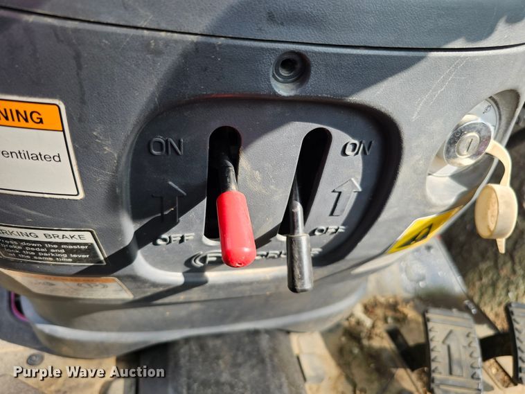 image for item DO4397 2016 Mahindra eMax 25S  MFWD tractor