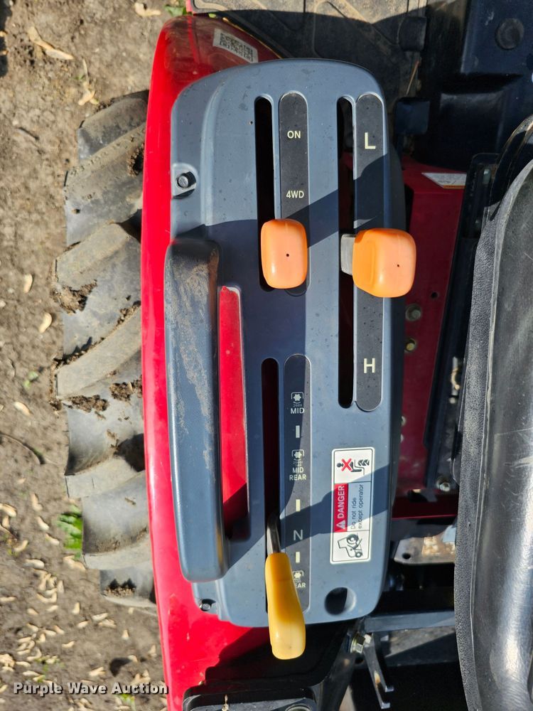 image for item DO4397 2016 Mahindra eMax 25S  MFWD tractor