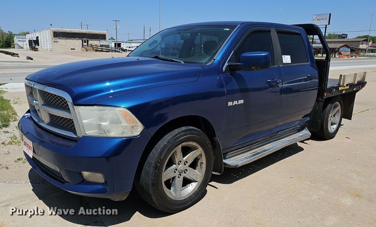 image for item DO4413 2009 Dodge Ram 1500  Crew Cab flatbed pickup truck