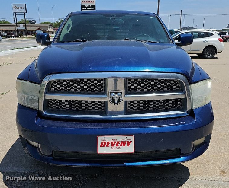 image for item DO4413 2009 Dodge Ram 1500  Crew Cab flatbed pickup truck