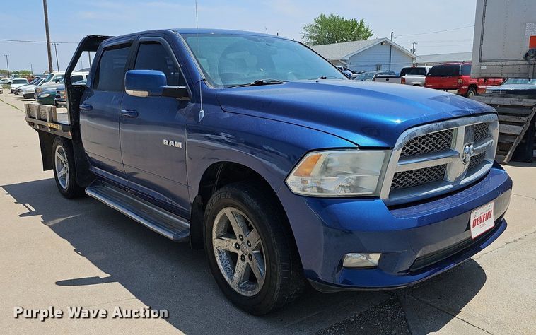 image for item DO4413 2009 Dodge Ram 1500  Crew Cab flatbed pickup truck