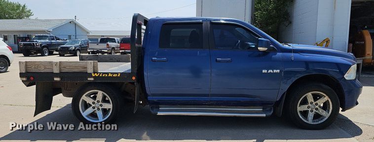 image for item DO4413 2009 Dodge Ram 1500  Crew Cab flatbed pickup truck