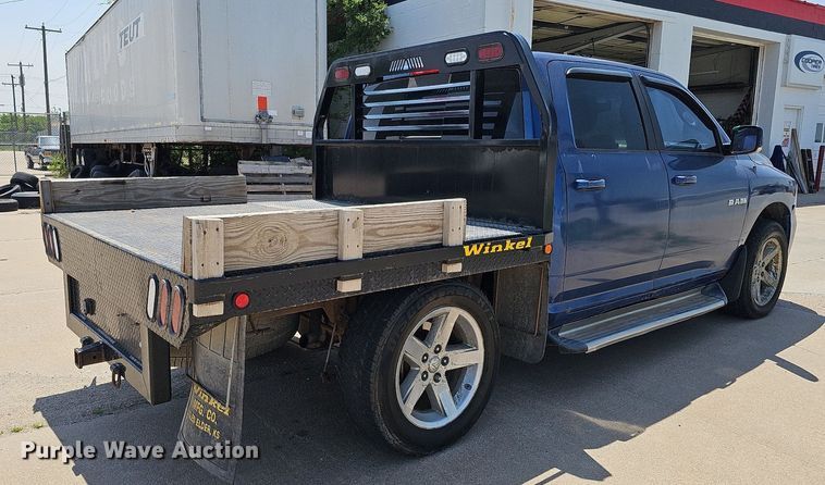 image for item DO4413 2009 Dodge Ram 1500  Crew Cab flatbed pickup truck