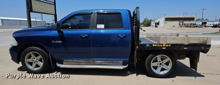 image for item DO4413 2009 Dodge Ram 1500  Crew Cab flatbed pickup truck