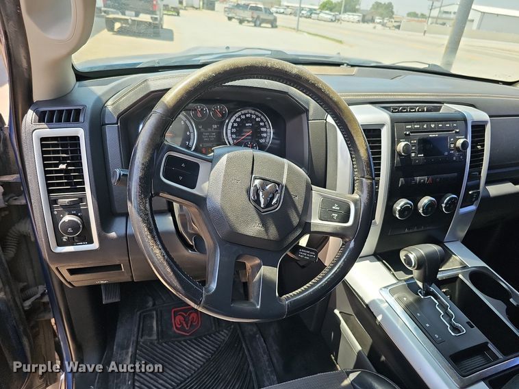 image for item DO4413 2009 Dodge Ram 1500  Crew Cab flatbed pickup truck