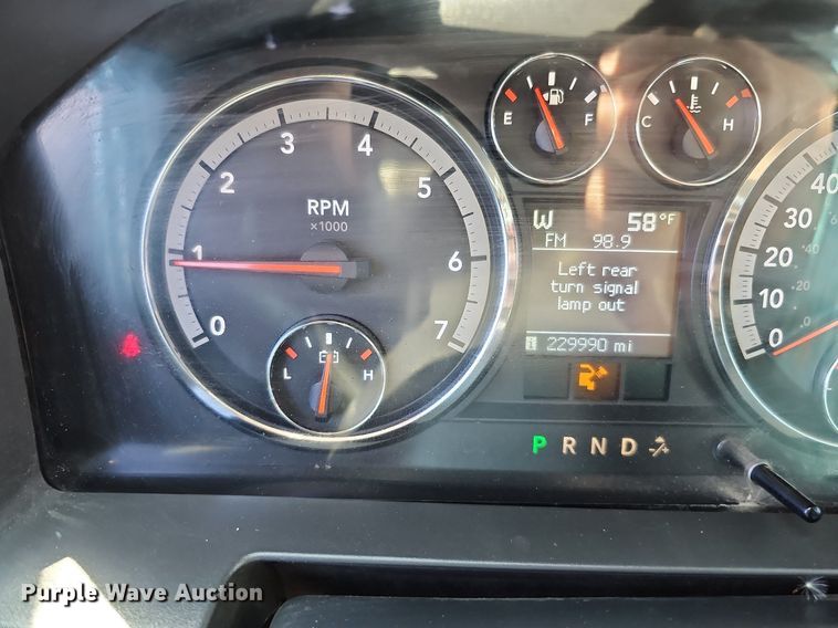 image for item DO4413 2009 Dodge Ram 1500  Crew Cab flatbed pickup truck