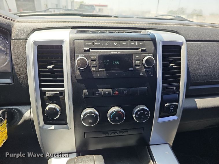 image for item DO4413 2009 Dodge Ram 1500  Crew Cab flatbed pickup truck