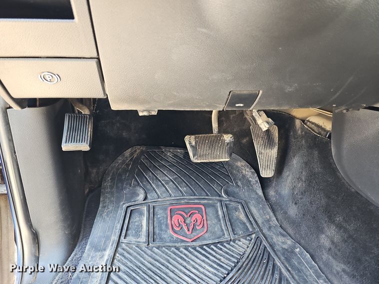 image for item DO4413 2009 Dodge Ram 1500  Crew Cab flatbed pickup truck