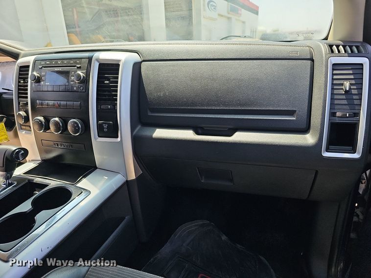 image for item DO4413 2009 Dodge Ram 1500  Crew Cab flatbed pickup truck