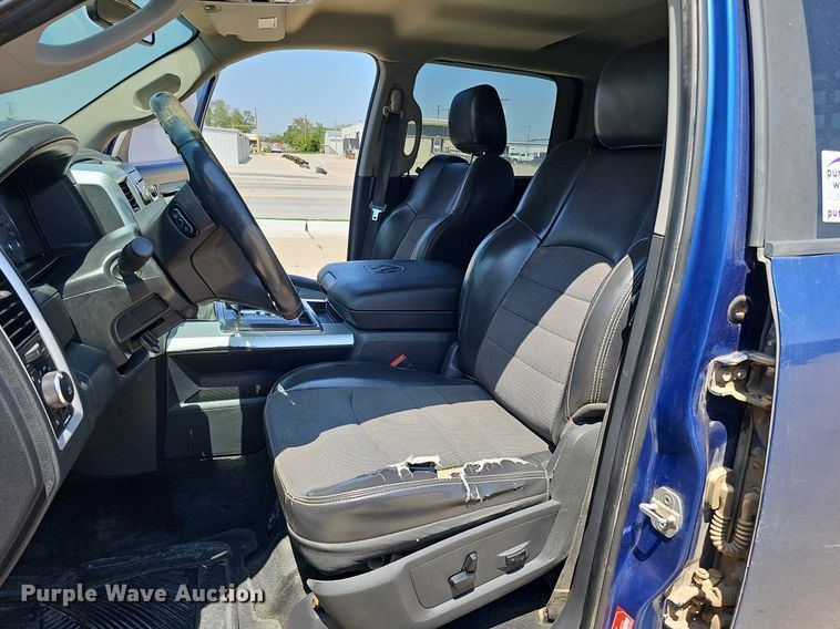 image for item DO4413 2009 Dodge Ram 1500  Crew Cab flatbed pickup truck