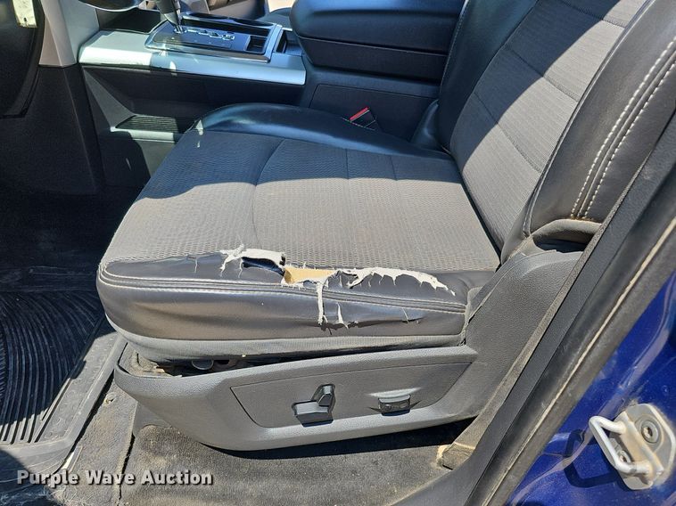 image for item DO4413 2009 Dodge Ram 1500  Crew Cab flatbed pickup truck