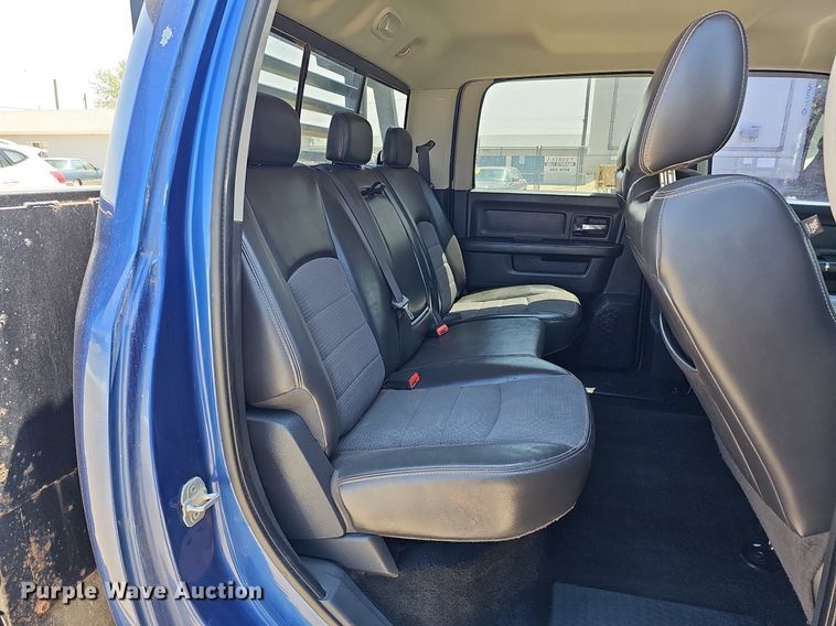 image for item DO4413 2009 Dodge Ram 1500  Crew Cab flatbed pickup truck