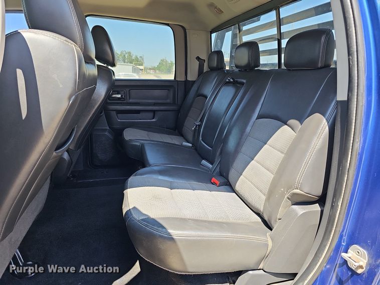 image for item DO4413 2009 Dodge Ram 1500  Crew Cab flatbed pickup truck