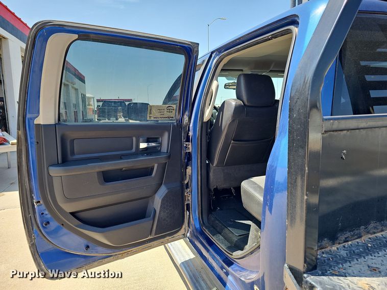 image for item DO4413 2009 Dodge Ram 1500  Crew Cab flatbed pickup truck