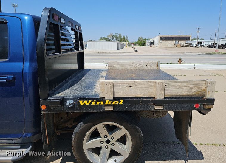 image for item DO4413 2009 Dodge Ram 1500  Crew Cab flatbed pickup truck