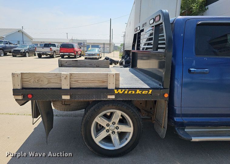 image for item DO4413 2009 Dodge Ram 1500  Crew Cab flatbed pickup truck