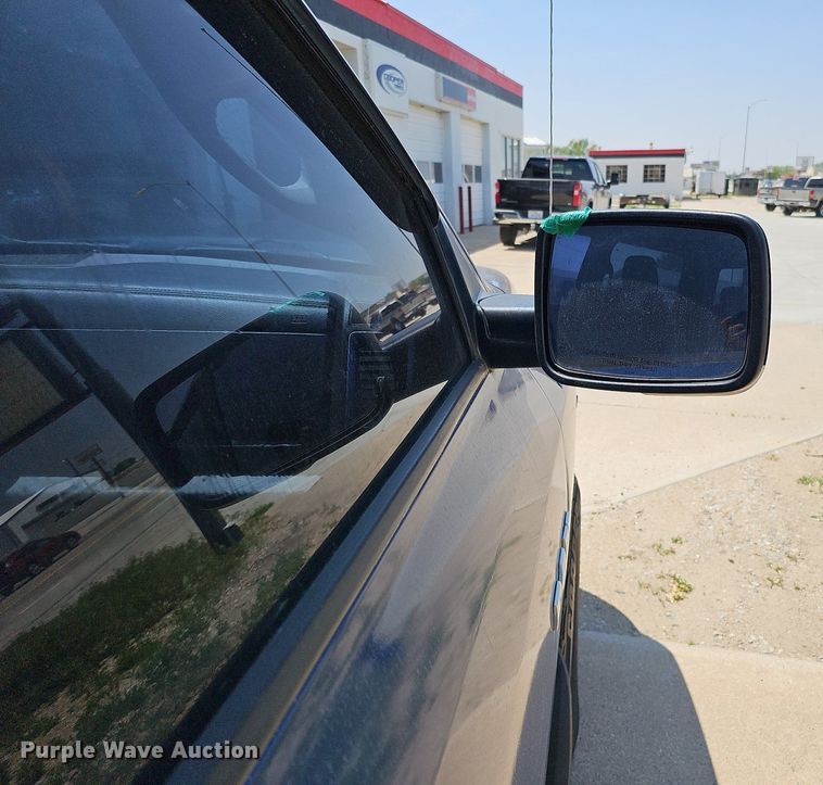 image for item DO4413 2009 Dodge Ram 1500  Crew Cab flatbed pickup truck