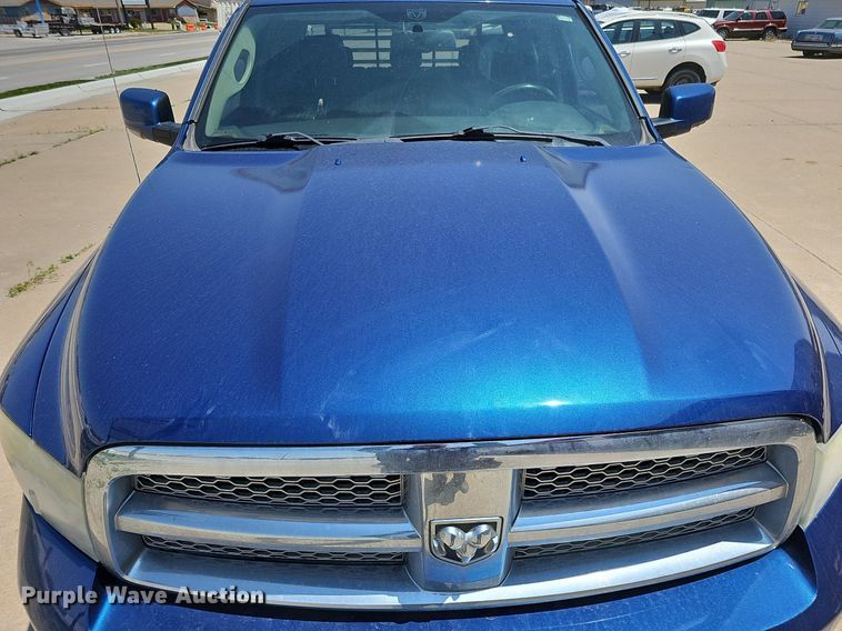 image for item DO4413 2009 Dodge Ram 1500  Crew Cab flatbed pickup truck