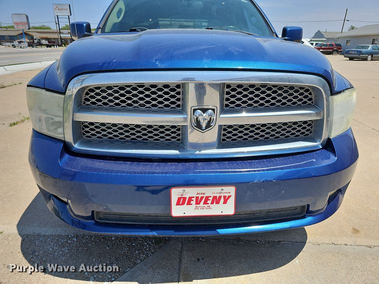 image for item DO4413 2009 Dodge Ram 1500  Crew Cab flatbed pickup truck