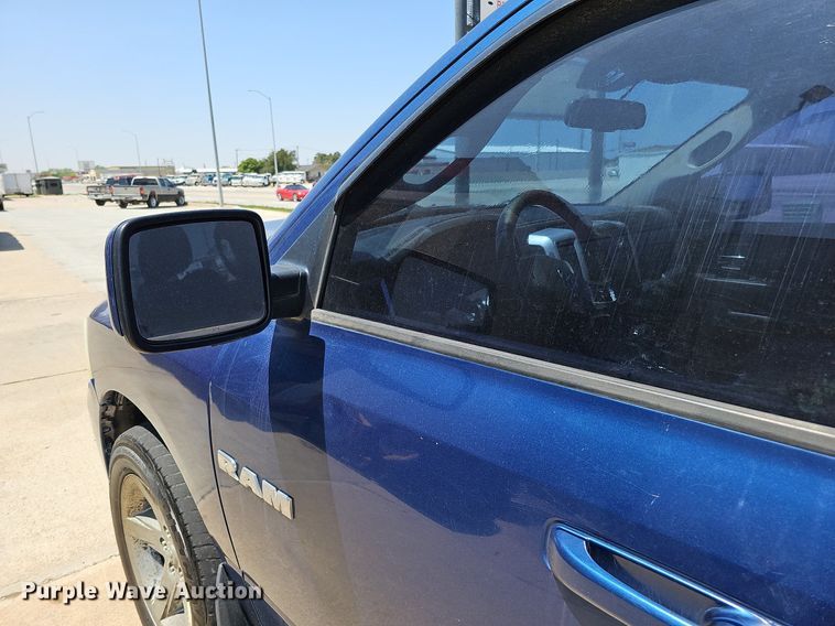 image for item DO4413 2009 Dodge Ram 1500  Crew Cab flatbed pickup truck