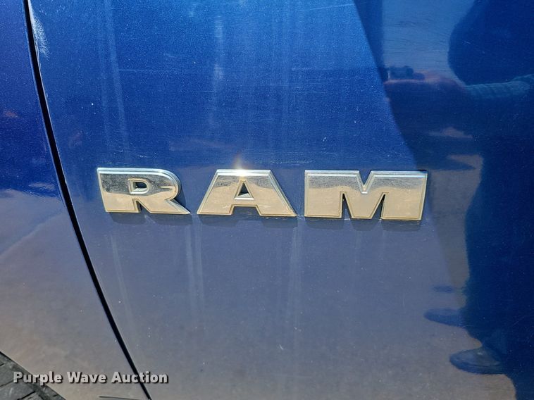 image for item DO4413 2009 Dodge Ram 1500  Crew Cab flatbed pickup truck