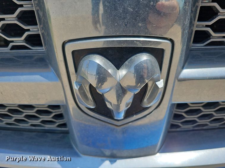 image for item DO4413 2009 Dodge Ram 1500  Crew Cab flatbed pickup truck