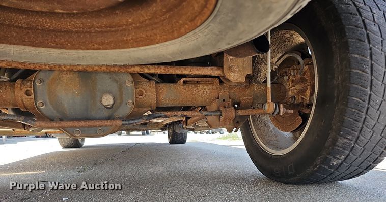 image for item DO4413 2009 Dodge Ram 1500  Crew Cab flatbed pickup truck