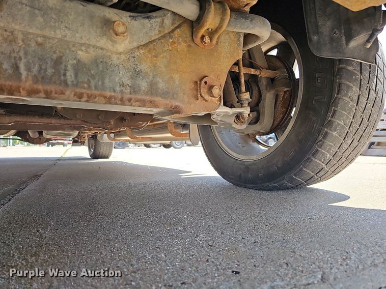 image for item DO4413 2009 Dodge Ram 1500  Crew Cab flatbed pickup truck