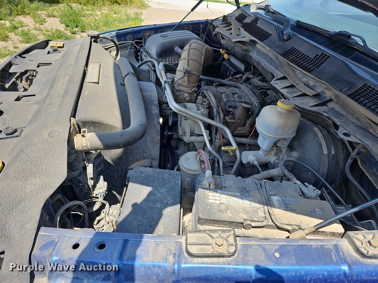 image for item DO4413 2009 Dodge Ram 1500  Crew Cab flatbed pickup truck