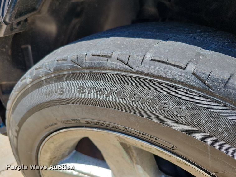 image for item DO4413 2009 Dodge Ram 1500  Crew Cab flatbed pickup truck