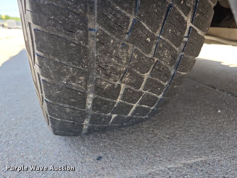 image for item DO4413 2009 Dodge Ram 1500  Crew Cab flatbed pickup truck