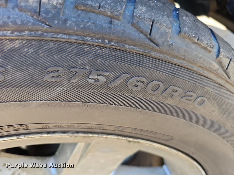 image for item DO4413 2009 Dodge Ram 1500  Crew Cab flatbed pickup truck