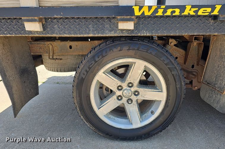 image for item DO4413 2009 Dodge Ram 1500  Crew Cab flatbed pickup truck