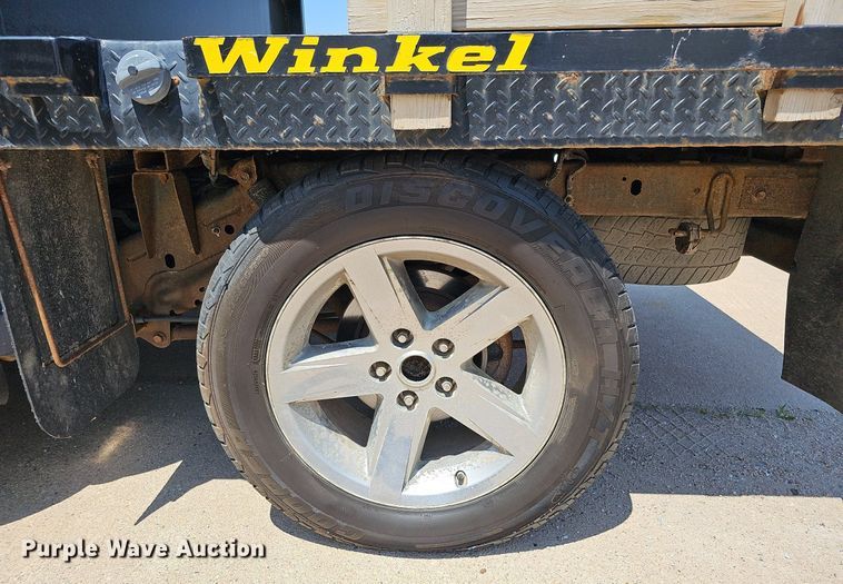 image for item DO4413 2009 Dodge Ram 1500  Crew Cab flatbed pickup truck