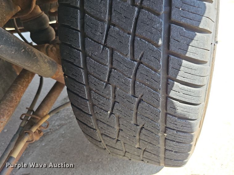 image for item DO4413 2009 Dodge Ram 1500  Crew Cab flatbed pickup truck