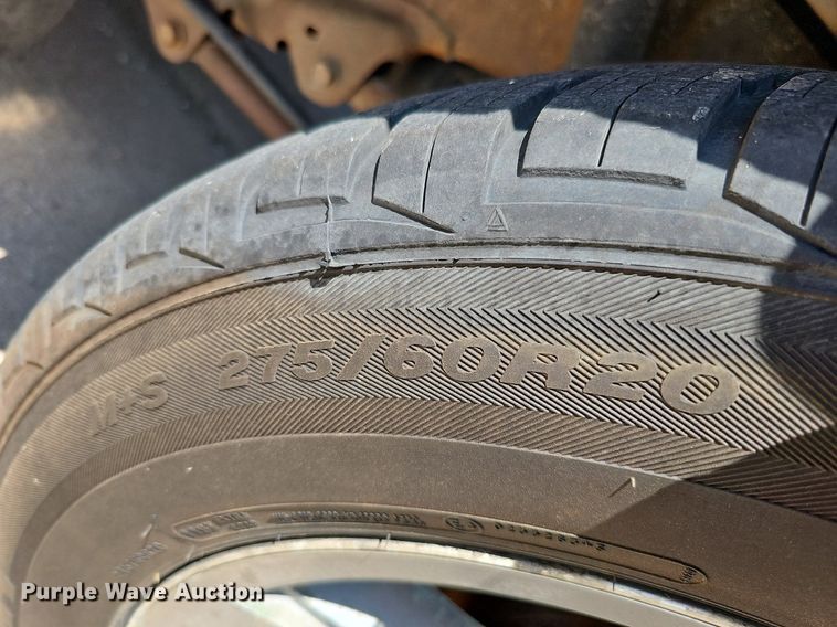 image for item DO4413 2009 Dodge Ram 1500  Crew Cab flatbed pickup truck