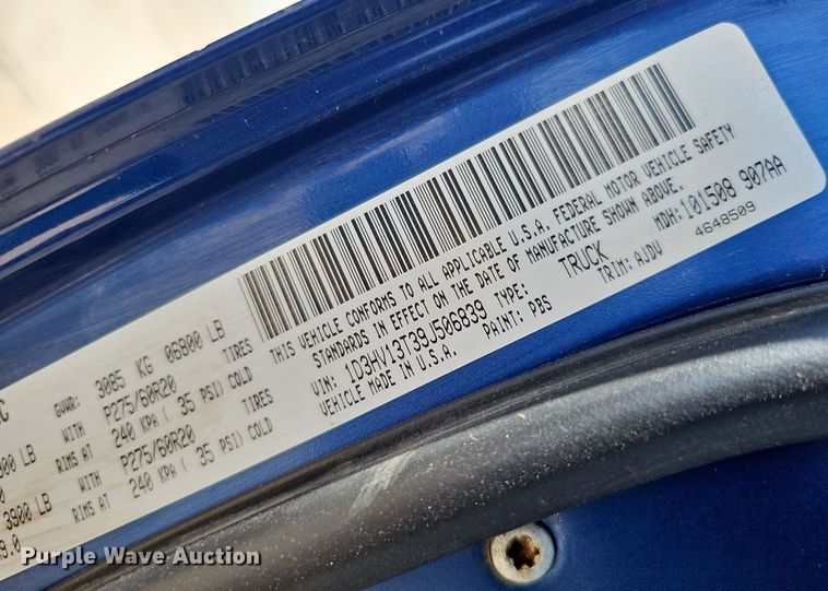 image for item DO4413 2009 Dodge Ram 1500  Crew Cab flatbed pickup truck